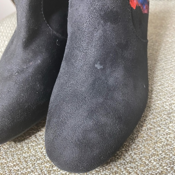 Francesca's Floral Embroidered Black Suede Booties. - Picture 3 of 8